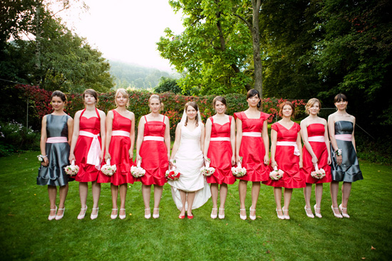 Подружки невесты в красном