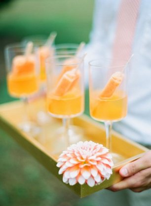 Оранжевые напитки на свадьбе 