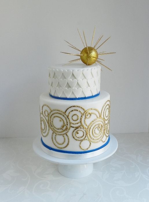 Свадебный торт с необычным украшением