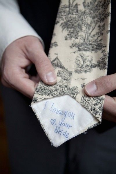 Галстук жениха с посланием от невесты