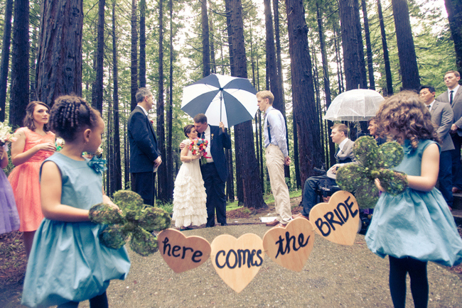 Церемония бракосочетания в лесу