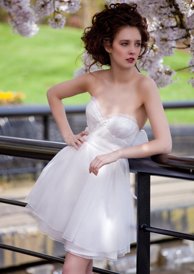 Платье невесты с фигурным лифом