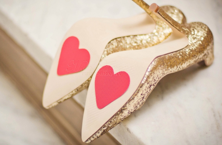 Туфли невесты с сердцами на подошве