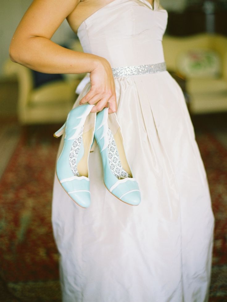 Туфли невесты на низком каблуке