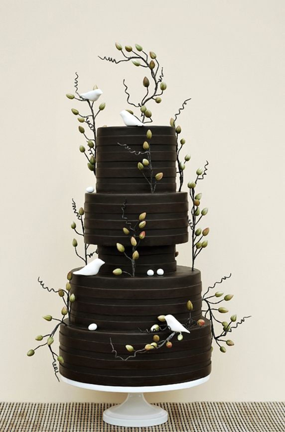Свадебный торт с декоративными ветками