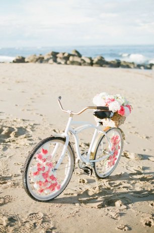 Велосипед - деталь для свадебной фотосессии