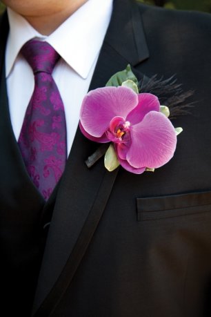 Бутоньерка из цветка орхидеи