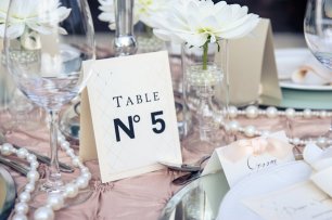 Номер стола для свадьбы в стиле Шанель