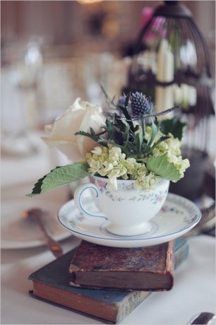Чашка с цветами в декоре