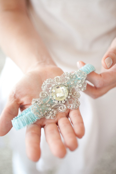 Подвязка невесты с кристаллом