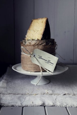 Свадебный торт из сыра
