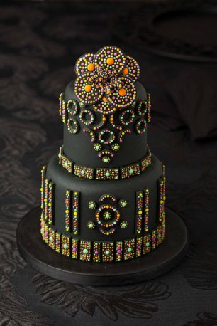 Свадебный торт с необычным декором