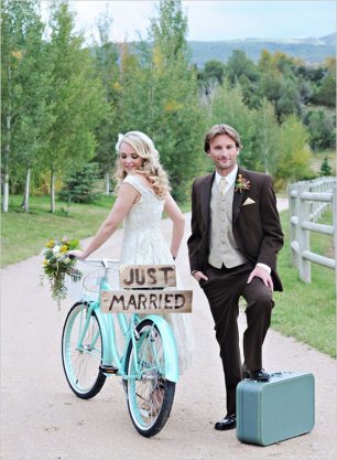 Деталь свадебной фотосессии - велосипед