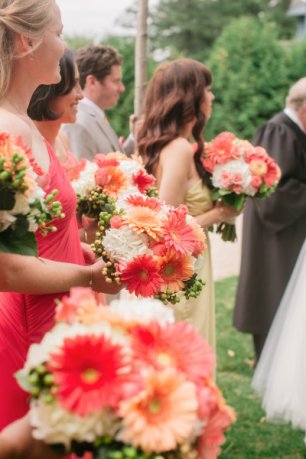 Букеты подружек невесты под цвет их платьев