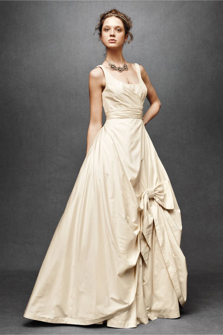 Платье невесты из плотной ткани