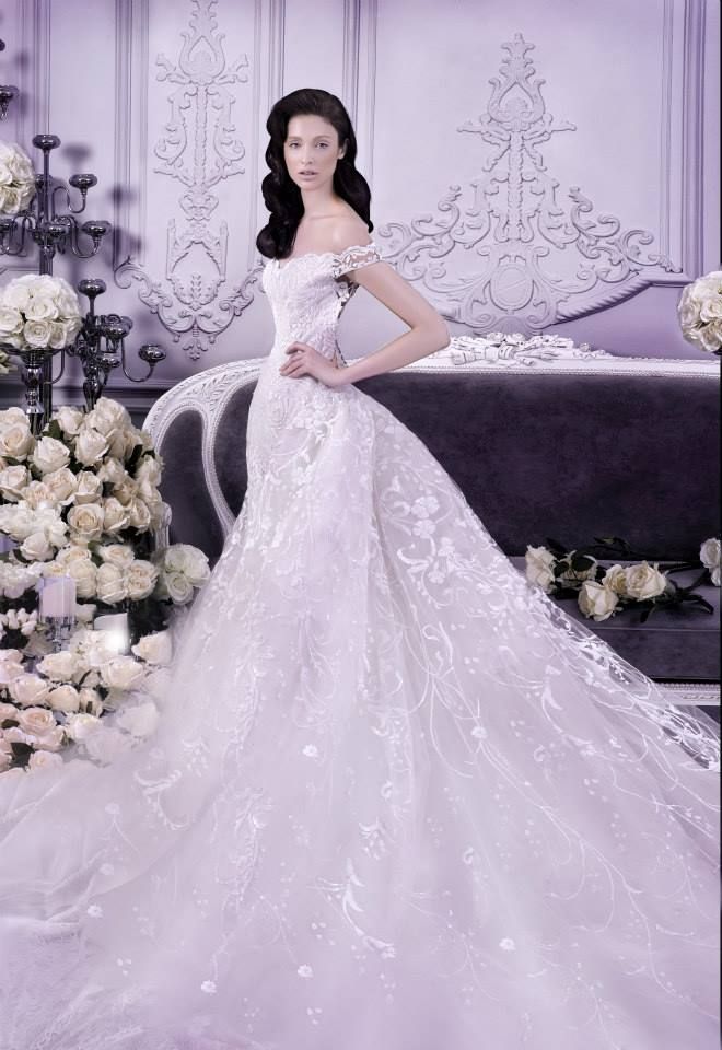 "Королевское" платье невесты с вышивкой