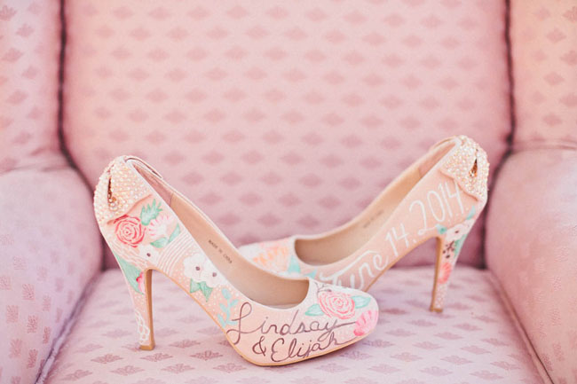 Туфли-лодочки с надписью и датой свадьбы
