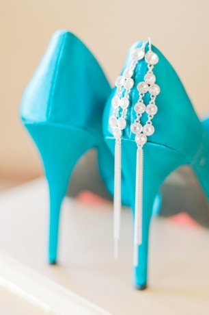 Туфли невесты с изысканным украшением