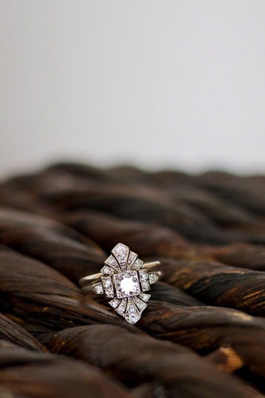 Оригинальное кольцо на свадьбу