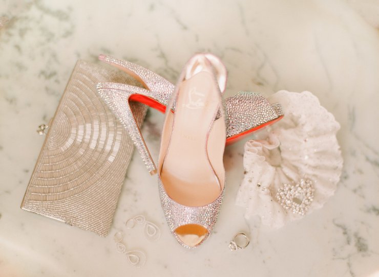 Серебристые туфли на свадьбу