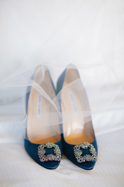 Обувь невесты: туфли в темно-синем цвете