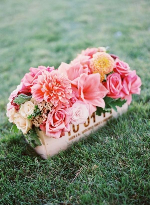 Цветочный декор для свадебной фотосессии в кадке