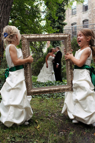 Цветочные девочки на свадебной фотосессии