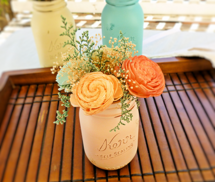 Цветы в вазе для оформления свадебного стола
