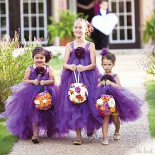 Цветочные девочки с букетами-шарами на ленте