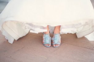 Туфли-босоножки невесты с пышными бантами
