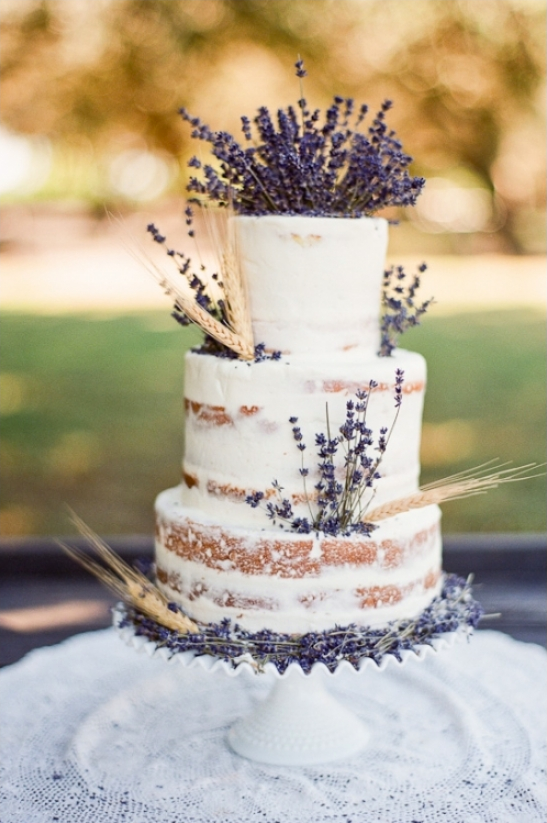 Свадебный торт,украшенный колосьями пшеницы