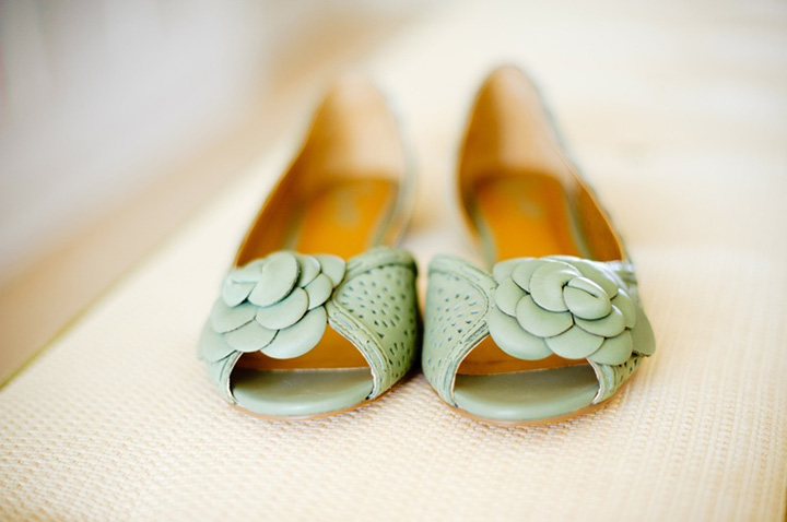 Туфли-балетки невесты с текстильными розами