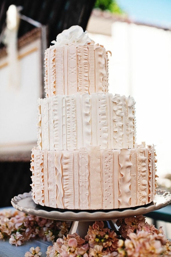 Свадебный торт с асимметричной конструкцией