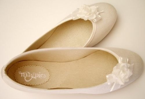 Туфли-балетки невесты с аккуратным декором
