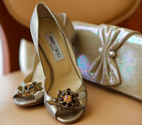 Туфли невесты с брошью