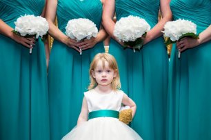 Цветочная девочка с подружками невесты