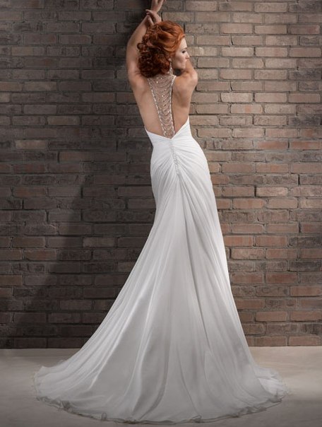 Платье невесты с необычным декором спины