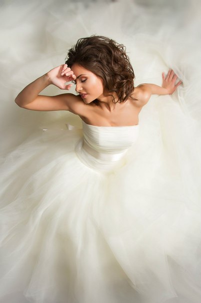 Платье невесты с воздушной юбкой