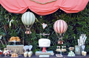 Декор сладкого стола воздушными шарами