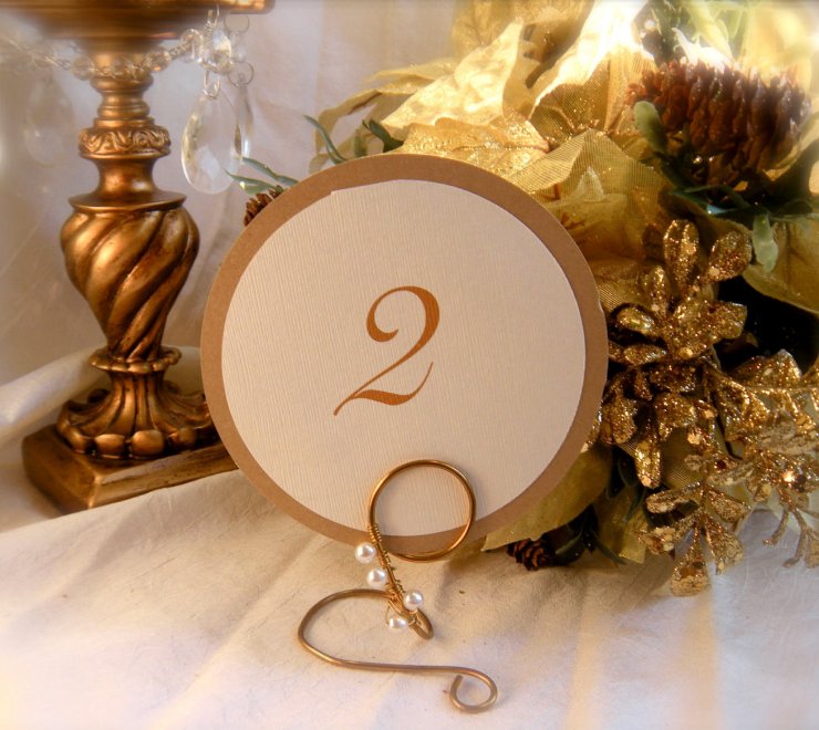 Номер стола для свадьбы в золотом цвете