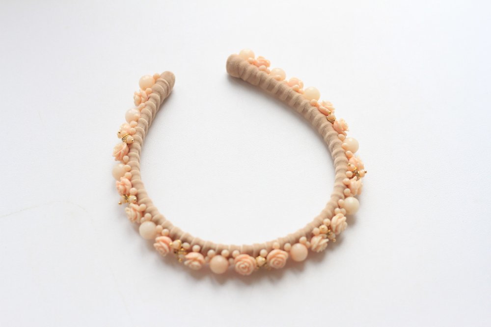 "Беж"-Нежный ободок бежевого цвета с натуральными камнями агата станет как прекрасным ежедневным украшением, так и украшением на праздник