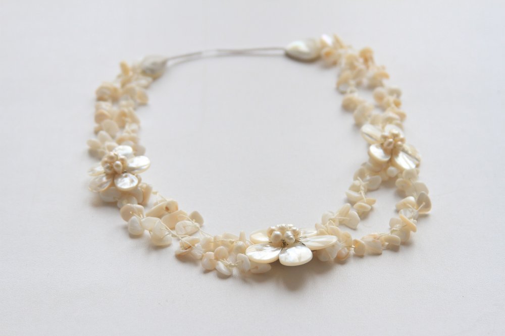 "Ретро"- ободок- лента для волос из натурального жемчуга и перламутра. Идеально подойдет для свадьбы или вечеринки в ретро- стиле. 