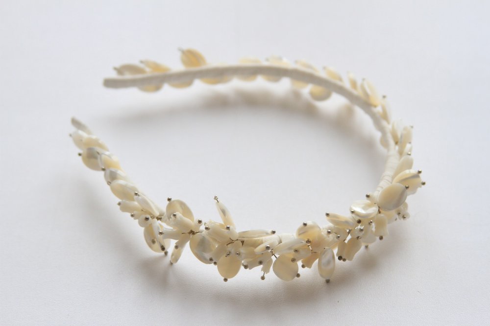 "Нежный сон"- ободок- диадема из натурального жемчуга и перламутра.