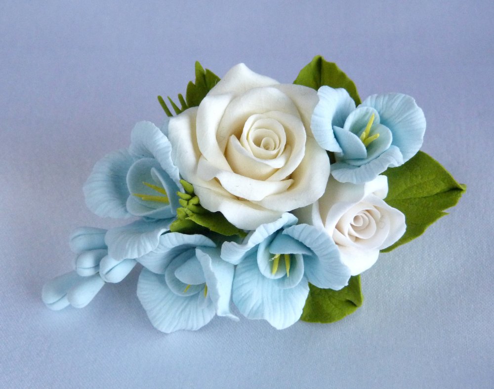 Веточка в прическу с цветами розы и фрезии