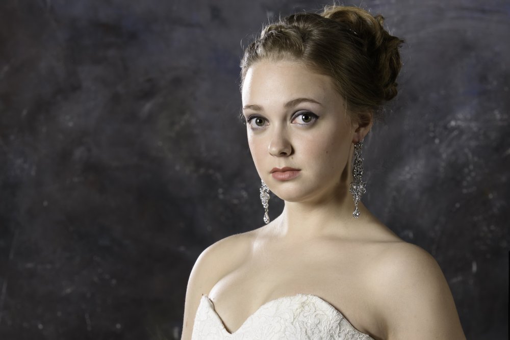 Свадебные серьги. Стоимость 1 500 рублей.