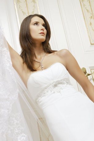 Белоснежное платье невесты