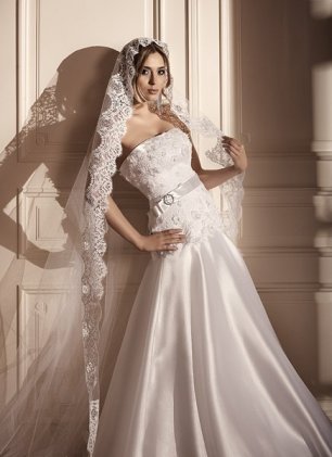 Длинная фата невесты с кружевом