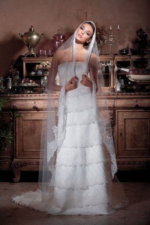 Длинная фата с кружевной отделкой