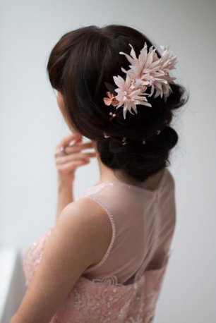 Красивое украшение для прически с цветами ручной работы