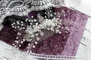Гребень в цвете "серебро" с белым жемчугом